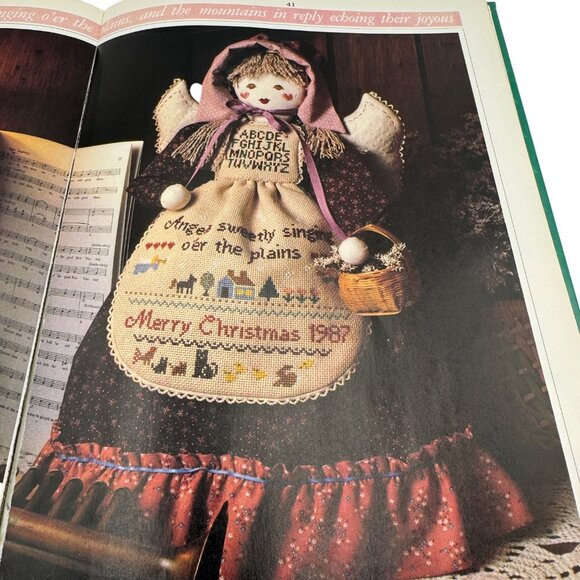 Better Homes And Gardens Christmas Cross-Stitch Hardcover Book 1988 - Picture 7 of 11